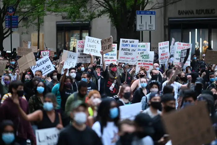 A crowd of protesters on the sixth night of protests against police violence on June 2nd.